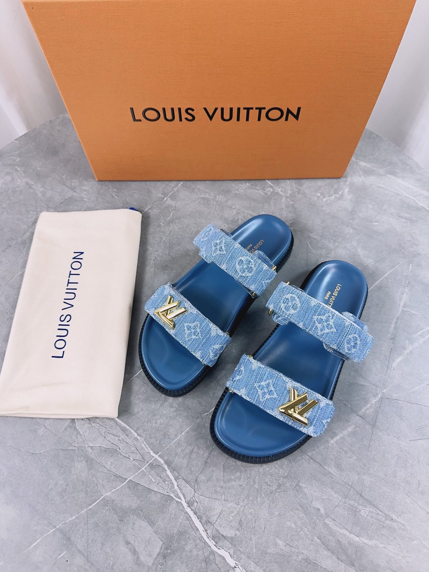 "Sandales Louis Vuitton Lock It