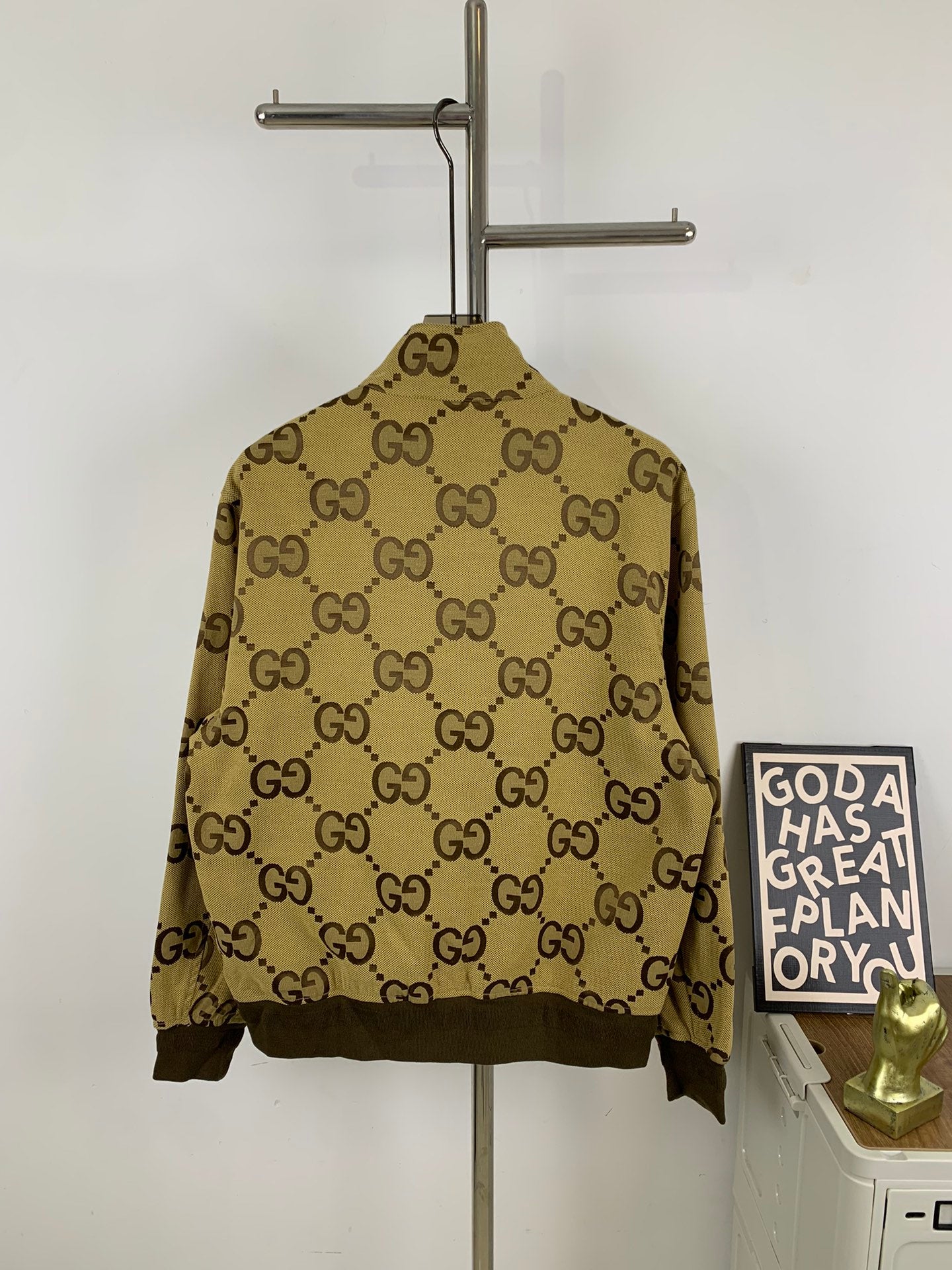 size：S M L XL，top/65usd，code 202410290102
